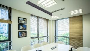 Purificateur ioniseur d'air TEQOYA 450 PRO fixable au plafond - 30 à 50 m²